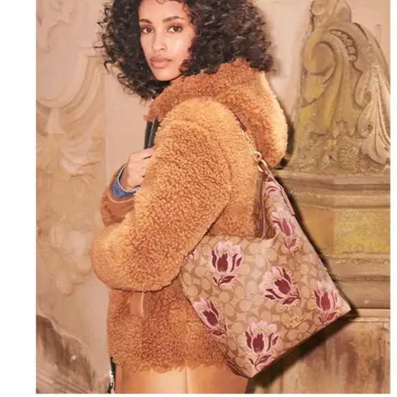 Coach Hobo in Signature Canvas - Picture 5 of 7